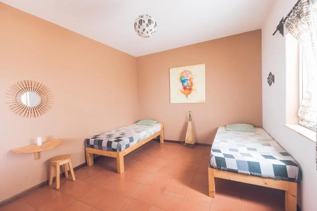Room taba